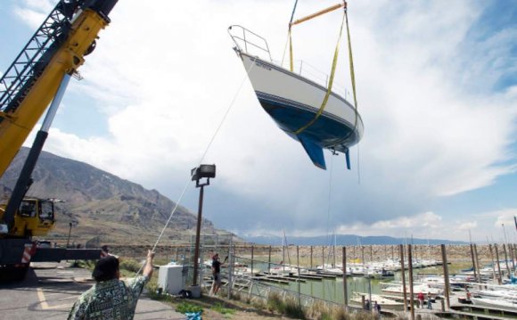Boats lifted from Utah s