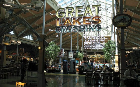 Great Lakes Crossing Outlets