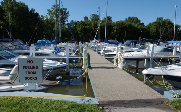 Lake Erie Metropark marina